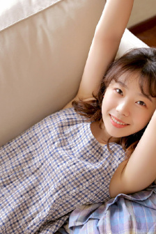 美女扒开粉嫩尿口的桶爽